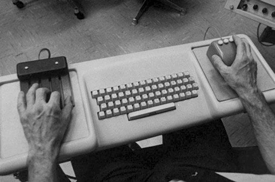 Douglas Engelbart démontrant son système 